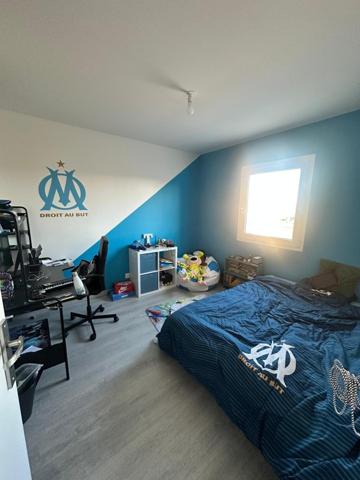 Villa récente climatisée, 4 chambres, piscine.