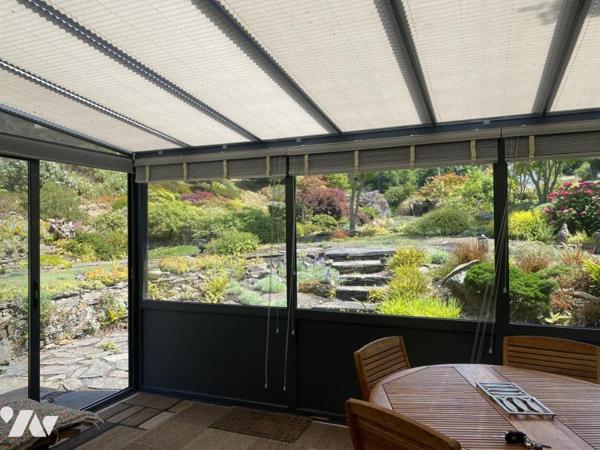 Véranda ouverte sur un magnifique jardin en coteau de plus de 5000m²/ rénovation de qualité