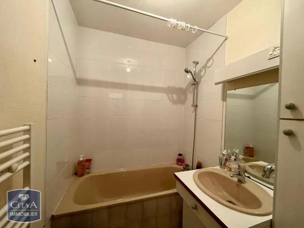 Appartement à louer 2 pièces 48m² Ifs (14123)