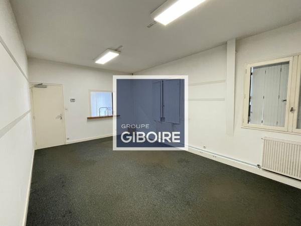 Local d'activites 760 m² à louer SAINT JACQUES DE LA LANDE (réf : 35.4304)