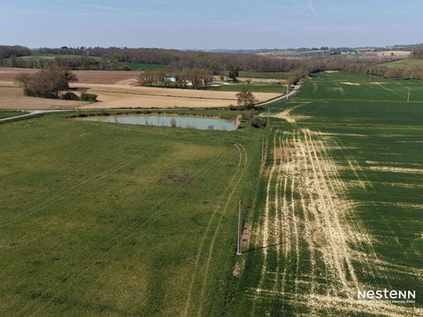 A Vendre Maison en pierre rénovée de sept pièces sur plus de 4 hectares à la campagne