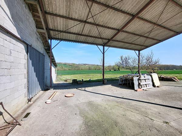 A Vendre Maison en pierre rénovée de sept pièces sur plus de 4 hectares à la campagne