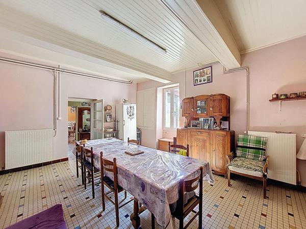 A Vendre Maison en pierre rénovée de sept pièces sur plus de 4 hectares à la campagne