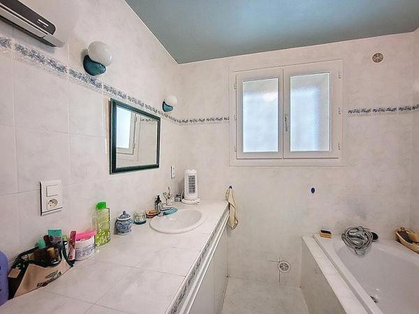 A Vendre Maison en pierre rénovée de sept pièces sur plus de 4 hectares à la campagne