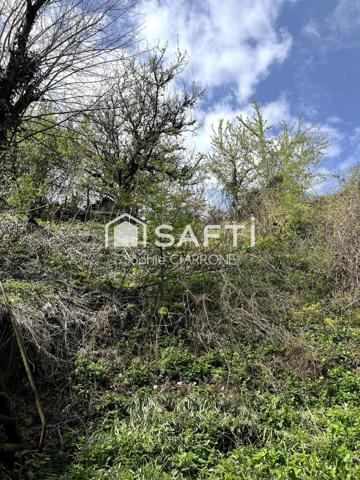 À vendre à Cantebonne , Terrain d'une superficie de 11 ares + Maison 95 M2 avec Garages