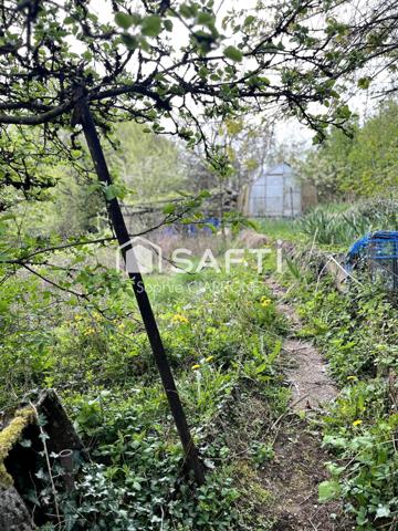 À vendre à Cantebonne , Terrain d'une superficie de 11 ares + Maison 95 M2 avec Garages