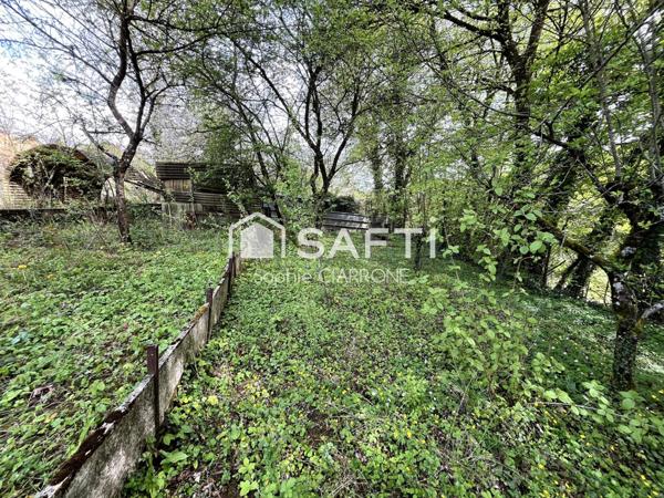 À vendre à Cantebonne , Terrain d'une superficie de 11 ares + Maison 95 M2 avec Garages