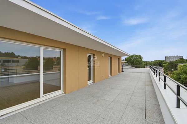 Appartement Saint Germain En Laye 5 pièces 96.61 m² Terrasse 49 m² 598 000 € **  - Référence  18419