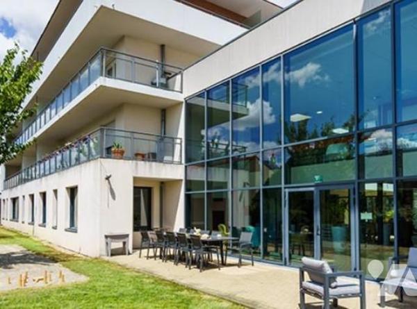 Appartement vendu en meublé avec locataire en place (Bail commercial)