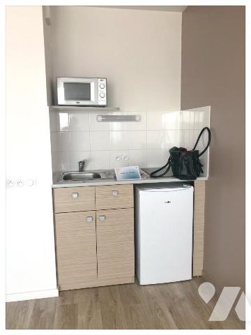 Appartement vendu en meublé avec locataire en place (Bail commercial)