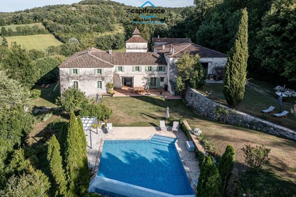 Propriete à vendre 12 pièces, 420m2 + 100m2 habitables sur 18ha de terrain