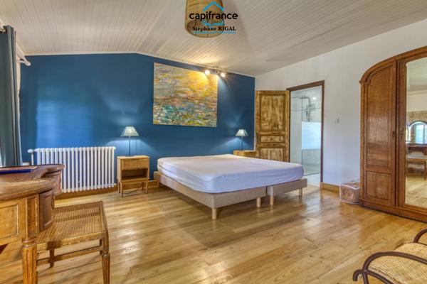 Propriete à vendre 12 pièces, 420m2 + 100m2 habitables sur 18ha de terrain