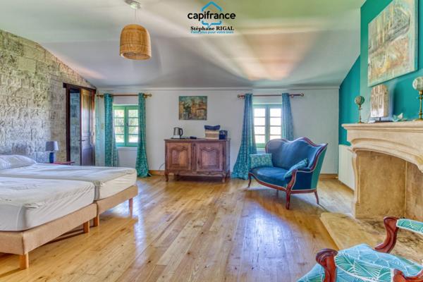 Propriete à vendre 12 pièces, 420m2 + 100m2 habitables sur 18ha de terrain