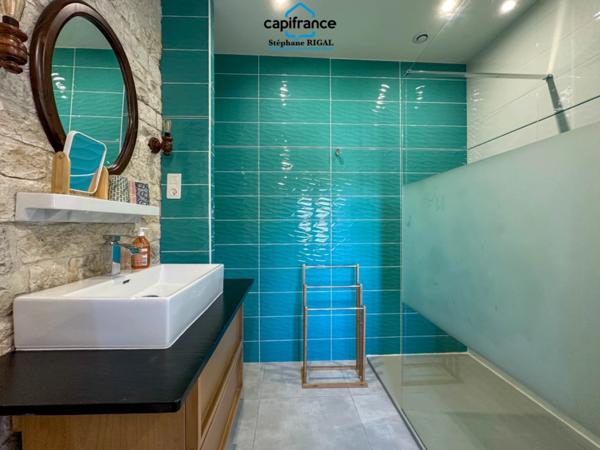 Propriete à vendre 12 pièces, 420m2 + 100m2 habitables sur 18ha de terrain