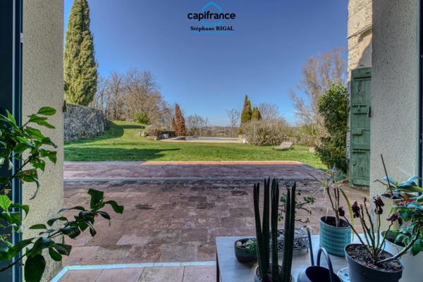 Propriete à vendre 12 pièces, 420m2 + 100m2 habitables sur 18ha de terrain