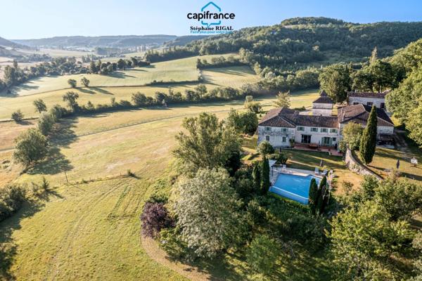 Propriete à vendre 12 pièces, 420m2 + 100m2 habitables sur 18ha de terrain