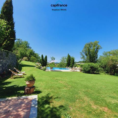 Propriete à vendre 12 pièces, 420m2 + 100m2 habitables sur 18ha de terrain