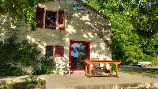 Propriete à vendre 12 pièces, 420m2 + 100m2 habitables sur 18ha de terrain