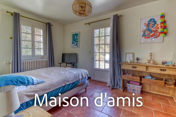 Propriete à vendre 12 pièces, 420m2 + 100m2 habitables sur 18ha de terrain