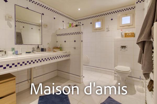 Propriete à vendre 12 pièces, 420m2 + 100m2 habitables sur 18ha de terrain