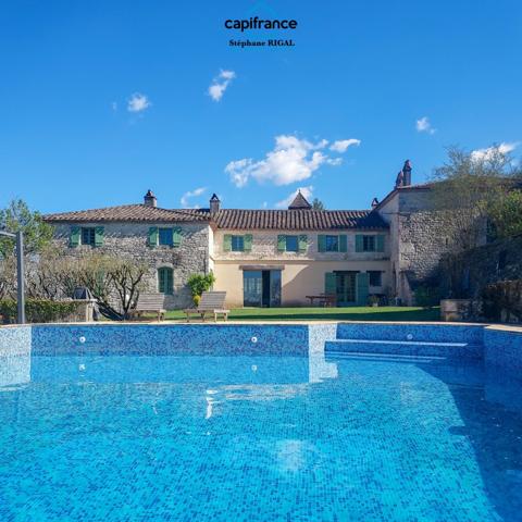 Propriete à vendre 12 pièces, 420m2 + 100m2 habitables sur 18ha de terrain