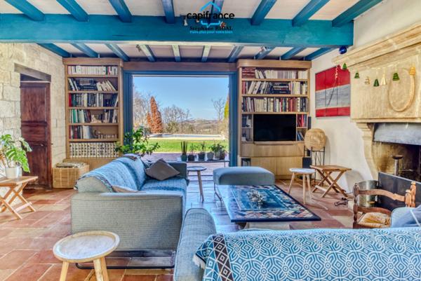 Propriete à vendre 12 pièces, 420m2 + 100m2 habitables sur 18ha de terrain