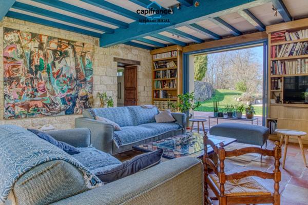 Propriete à vendre 12 pièces, 420m2 + 100m2 habitables sur 18ha de terrain