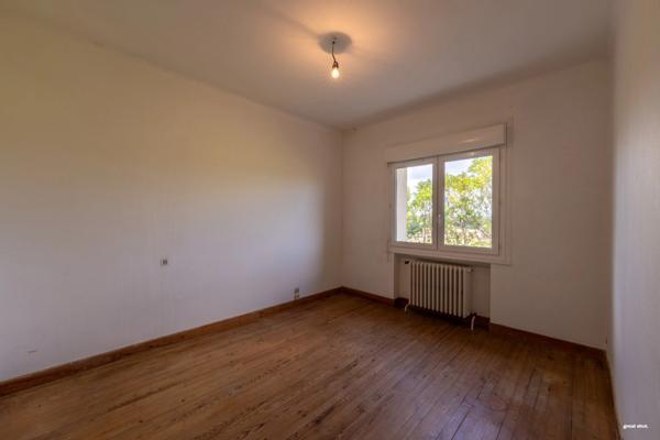 31290 VILLEFRANCHE-DE-LAURAGAIS – 15 MIN DU CENTRE DE TOULOUSE - MAISON INDIVIDUELLE – 135 M² – TERRAIN – 4 CHAMBRES – SOUS-SOL 135 M² – PARFAIT ÉTAT – LUMINEUSE