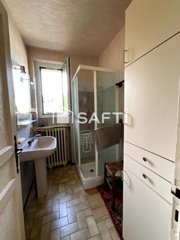 Maison avec sous-sol complet et dépendance!
