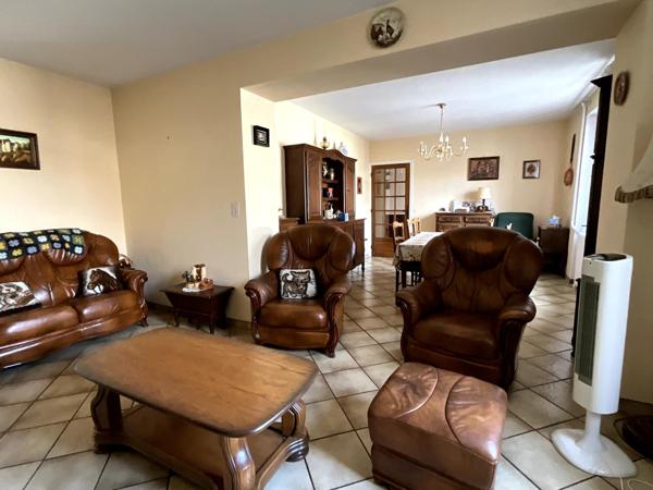 Maison avec sous-sol complet et dépendance!