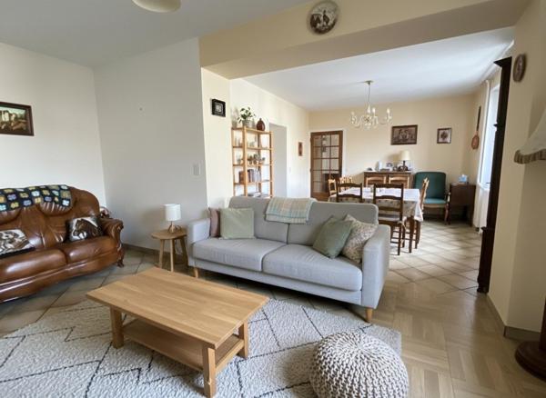Maison avec sous-sol complet et dépendance!