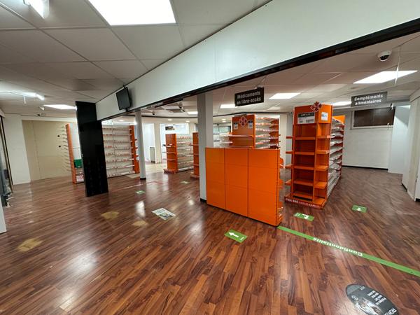 Immeuble : local commercial et appartement