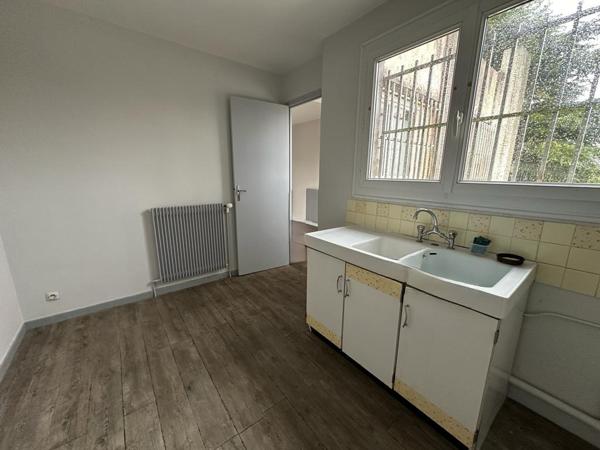 Immeuble : local commercial et appartement