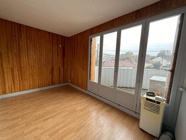 Immeuble : local commercial et appartement