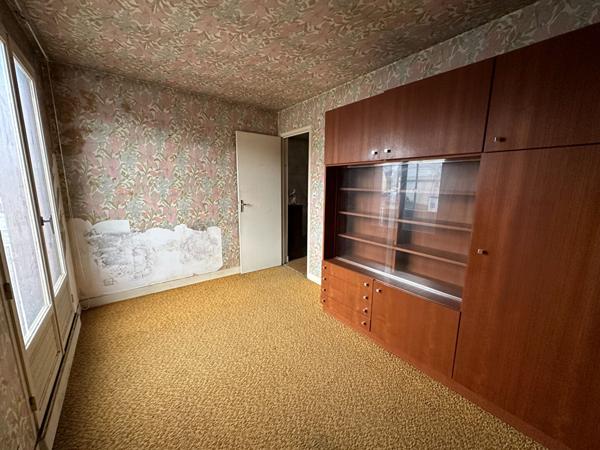 Immeuble : local commercial et appartement
