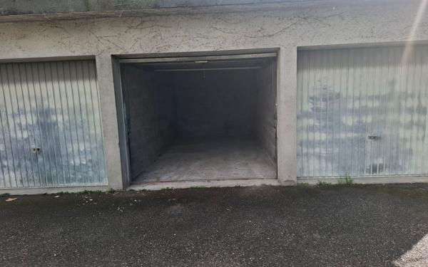 Stationnement à louer    12 m2 Cluses