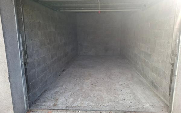 Stationnement à louer    12 m2 Cluses