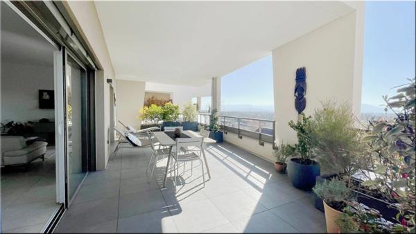 Appartement à vendre 4 pièces DIVONNE LES BAINS (01) – Résidence Le Stallion Élégance, terrasse panoramique et vue Mont Blanc