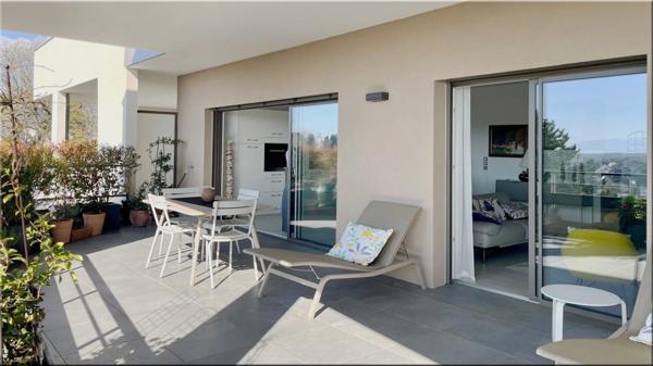 Appartement à vendre 4 pièces DIVONNE LES BAINS (01) – Résidence Le Stallion Élégance, terrasse panoramique et vue Mont Blanc