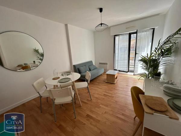 Appartement à louer 2 pièces 43.01m² Laval (53000)