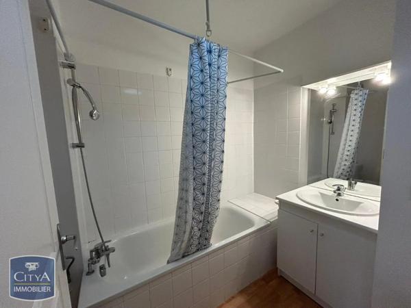 Appartement à louer 2 pièces 43.01m² Laval (53000)