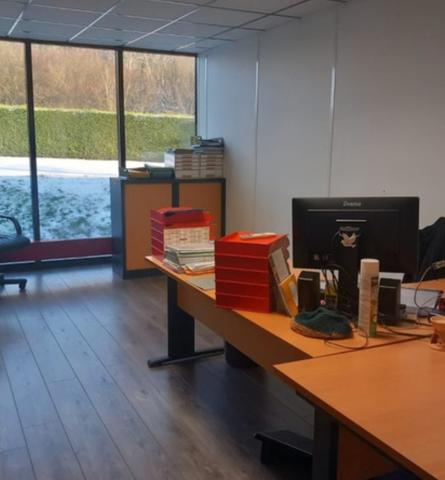 Bureaux de 600 m2 à vendre avec parcelle de 4 650 m2 A BATIR, proche Compiègne