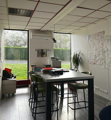 Bureaux de 600 m2 à vendre avec parcelle de 4 650 m2 A BATIR, proche Compiègne