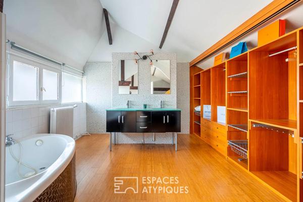 Triplex inversé avec piscine intérieure, terrasse et studio indépendant