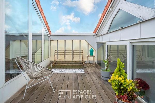 Triplex inversé avec piscine intérieure, terrasse et studio indépendant