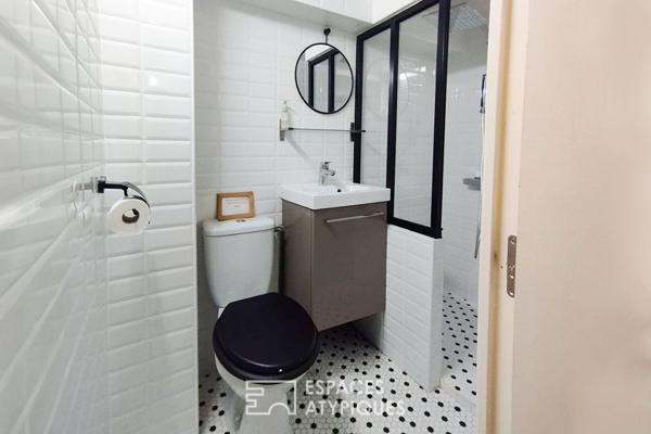 Triplex inversé avec piscine intérieure, terrasse et studio indépendant