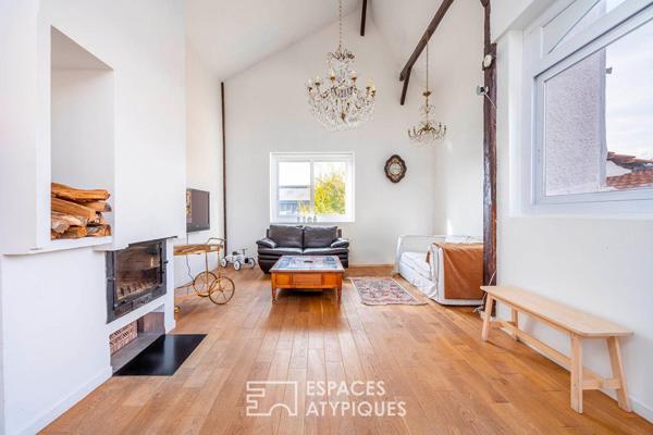 Triplex inversé avec piscine intérieure, terrasse et studio indépendant