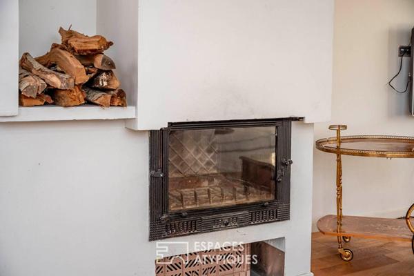 Triplex inversé avec piscine intérieure, terrasse et studio indépendant