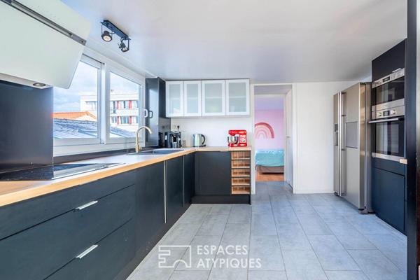 Triplex inversé avec piscine intérieure, terrasse et studio indépendant