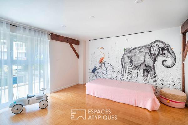 Triplex inversé avec piscine intérieure, terrasse et studio indépendant